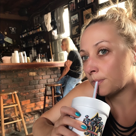 Meet your Posher, Lindsay - Picture 2 of 3